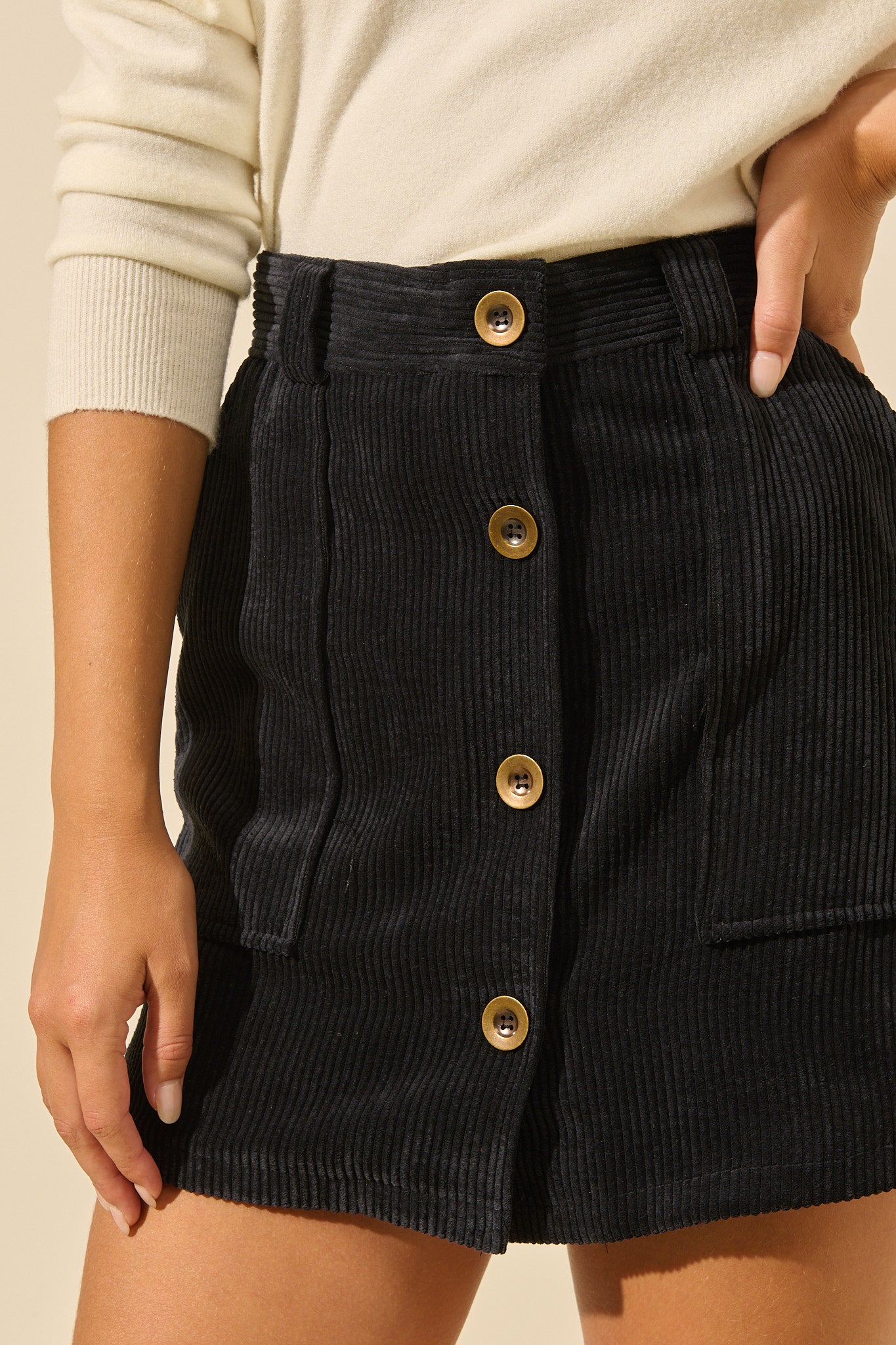 Daffy | Short skirt with buttons
