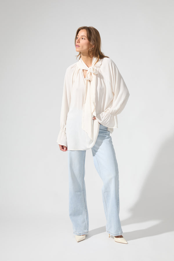 Nieva | Fluid Lavaliere Blouse