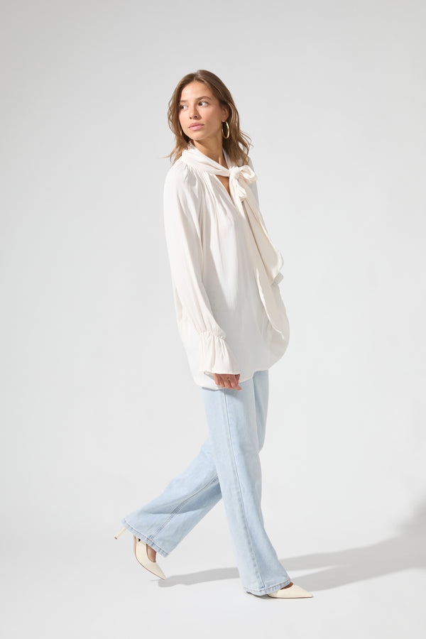 Nieva | Fluid Lavaliere Blouse