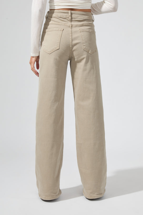 Alamo | High-Waisted Straight Leg Jeans